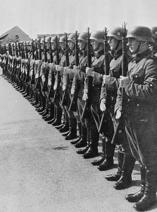 二战德军,西线东线不一样的劫掠