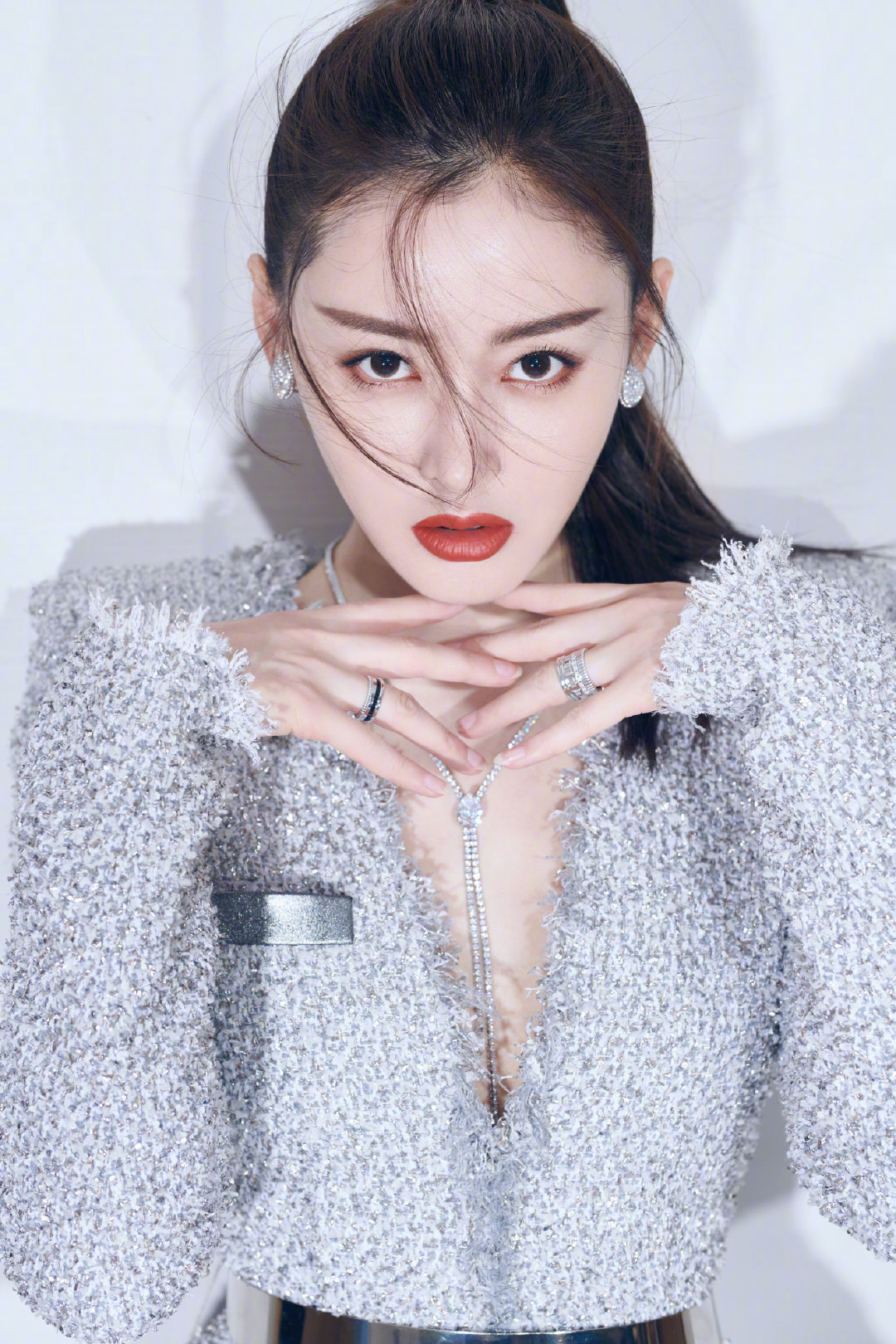 张天爱连脐v领集性感帅气于一身霸气女王范十足