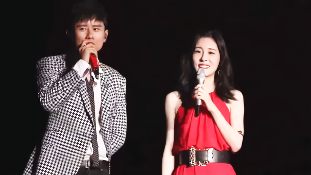 张杰张碧晨合唱《凉凉》,提醒没考试的同学捂耳朵,真心疼粉丝?