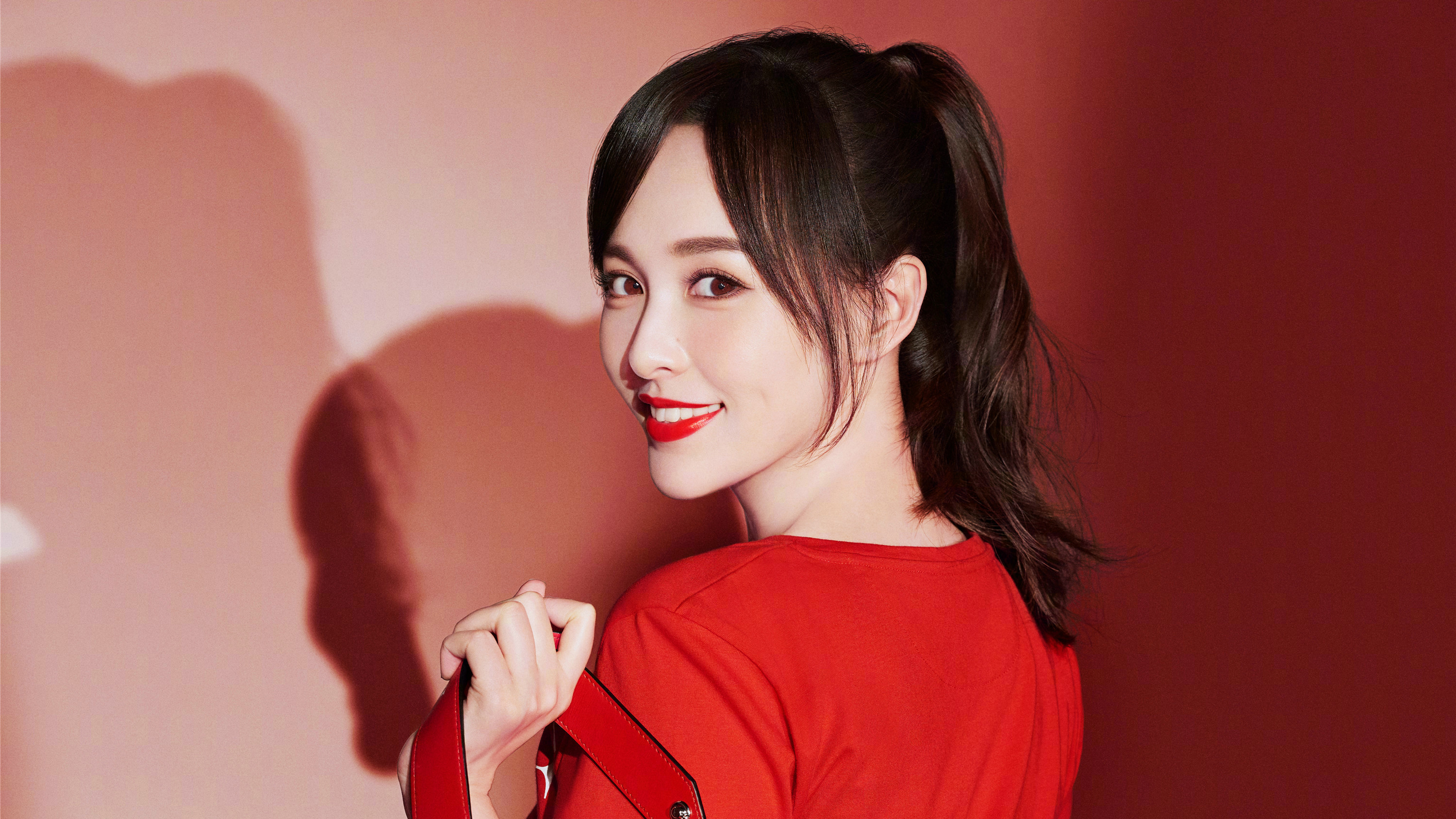唐嫣精美手机壁纸,笑容甜美,美丽瞬间美丽亦永久