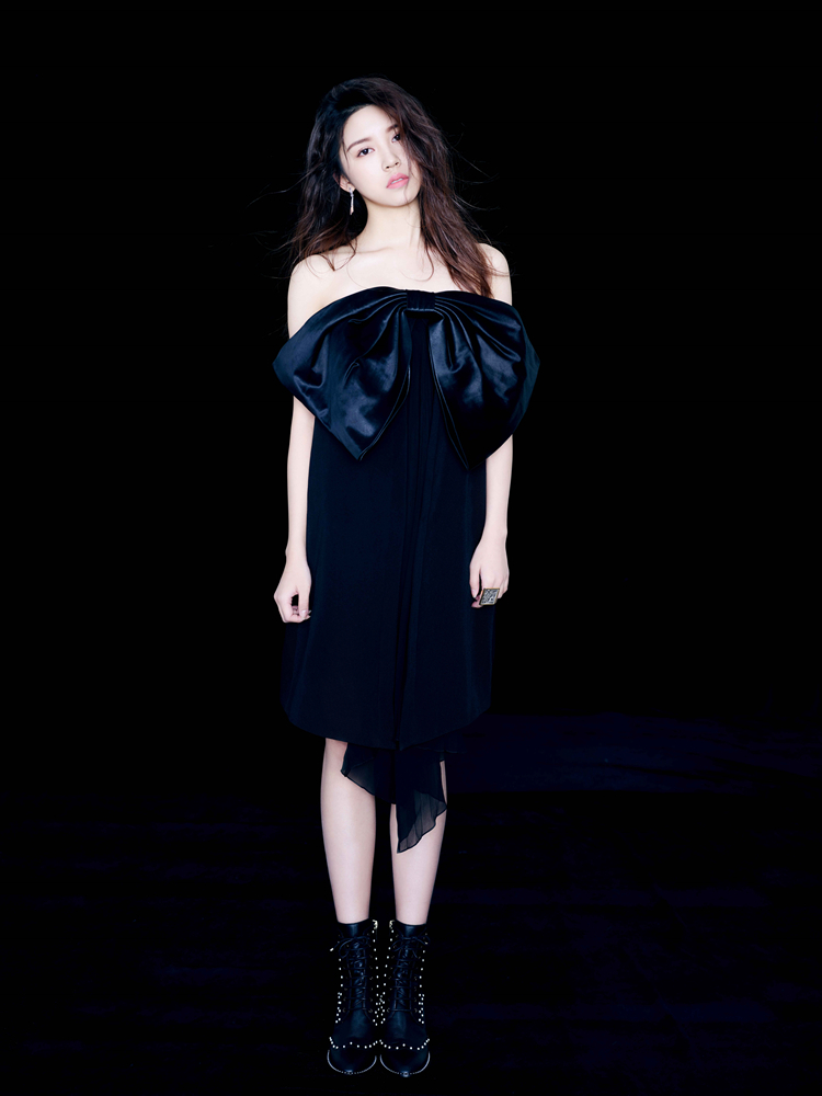 李紫莹递交《群演公社》"毕业答卷" 真情演绎癌症患者引关注