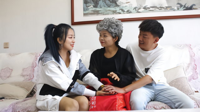 小伙娶了美女做媳妇,母亲不同意,媳妇却相依为命,结局感动