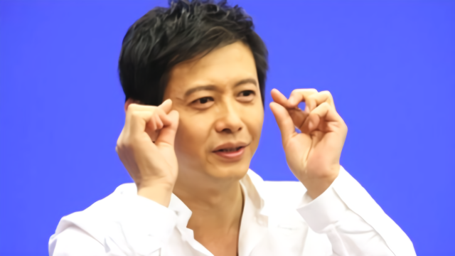 曾是央视最牛的老大哥因得罪太多人被赶出央视现娶小20岁娇妻