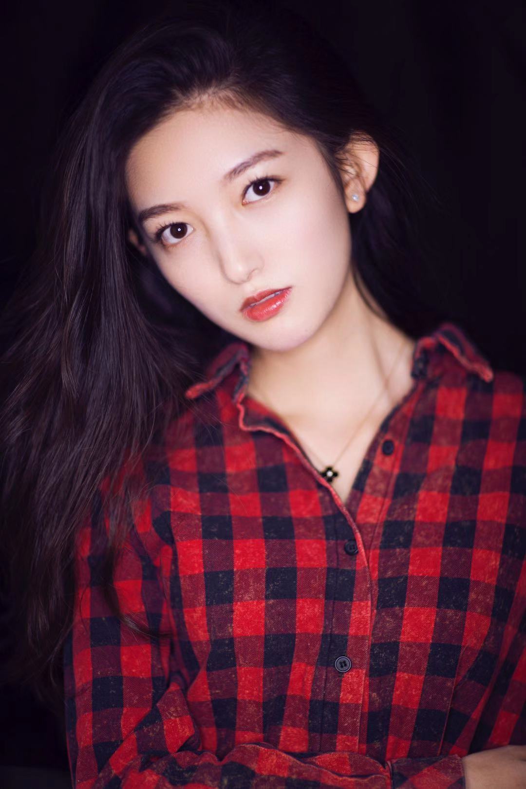 张晗《七月与安生》巧遇梁靖康 公园大表爱意引热议