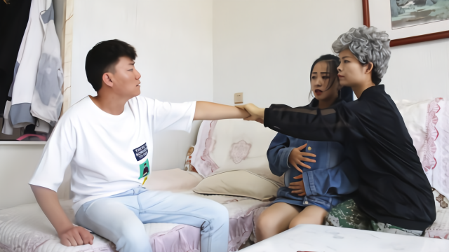 老公游手好闲整天欺负怀孕妻子结果妻子摔倒老公挨了一耳光