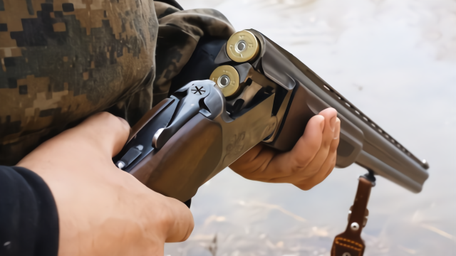 中国留学生用猎枪把歹徒打成筛子无罪美国这条法律有多恐怖