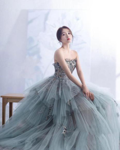 关晓彤最新婚纱写真曝光,稚嫩女孩变性感女神__凤凰网