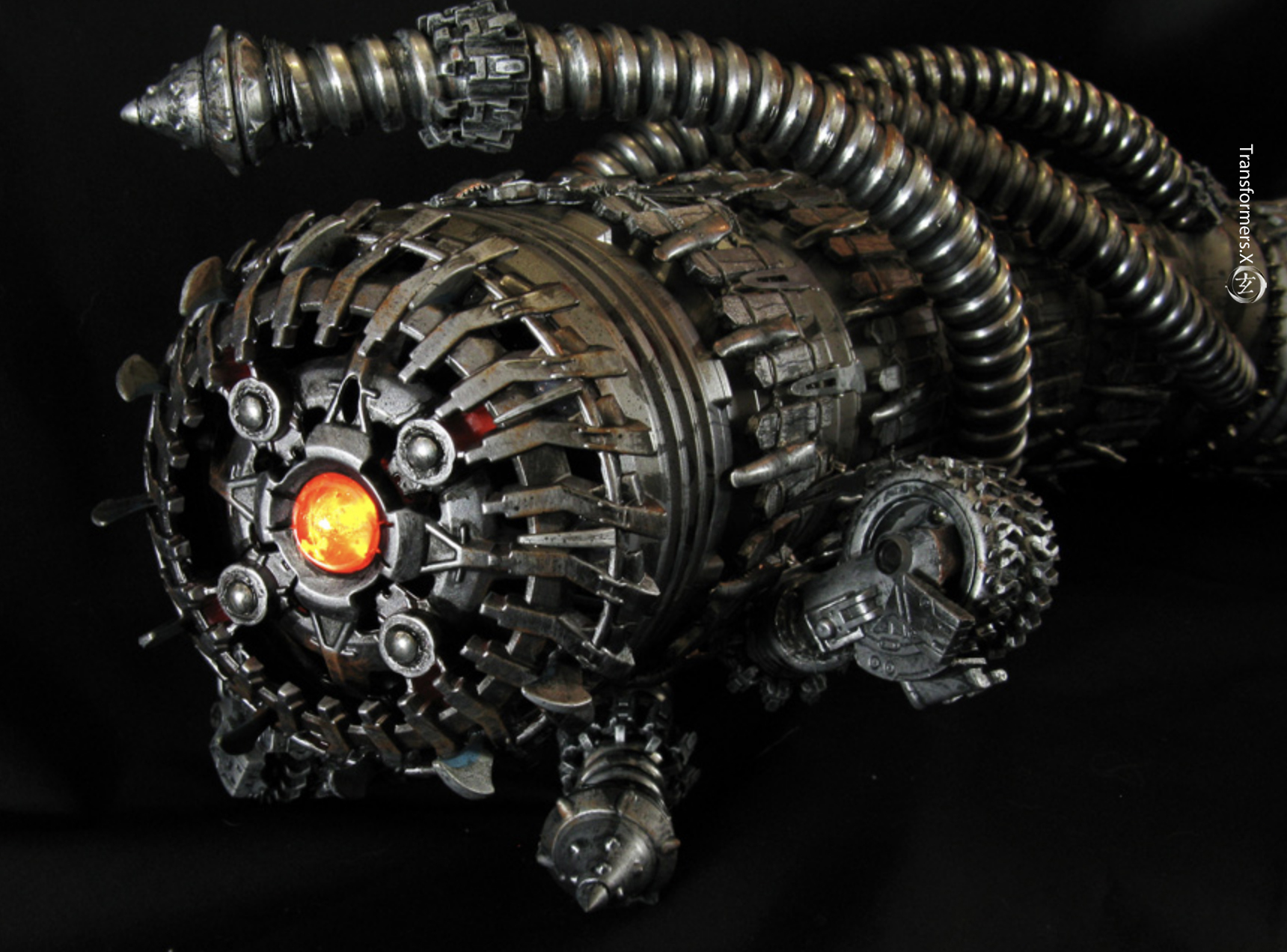 变形金刚动漫人物:狂派霸天虎震荡波的秘密武器-钻地兽