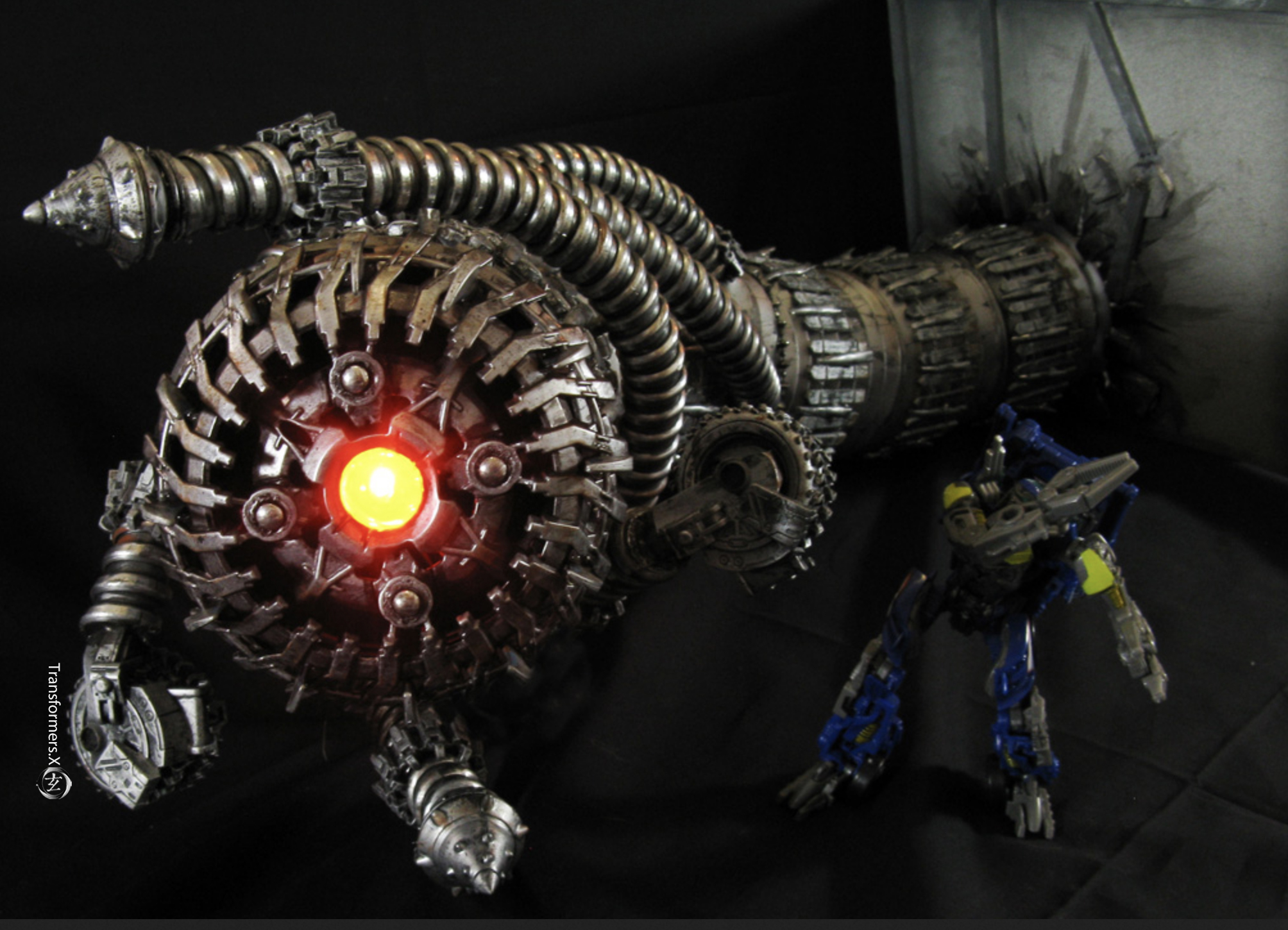 变形金刚动漫人物:狂派霸天虎震荡波的秘密武器-钻地兽