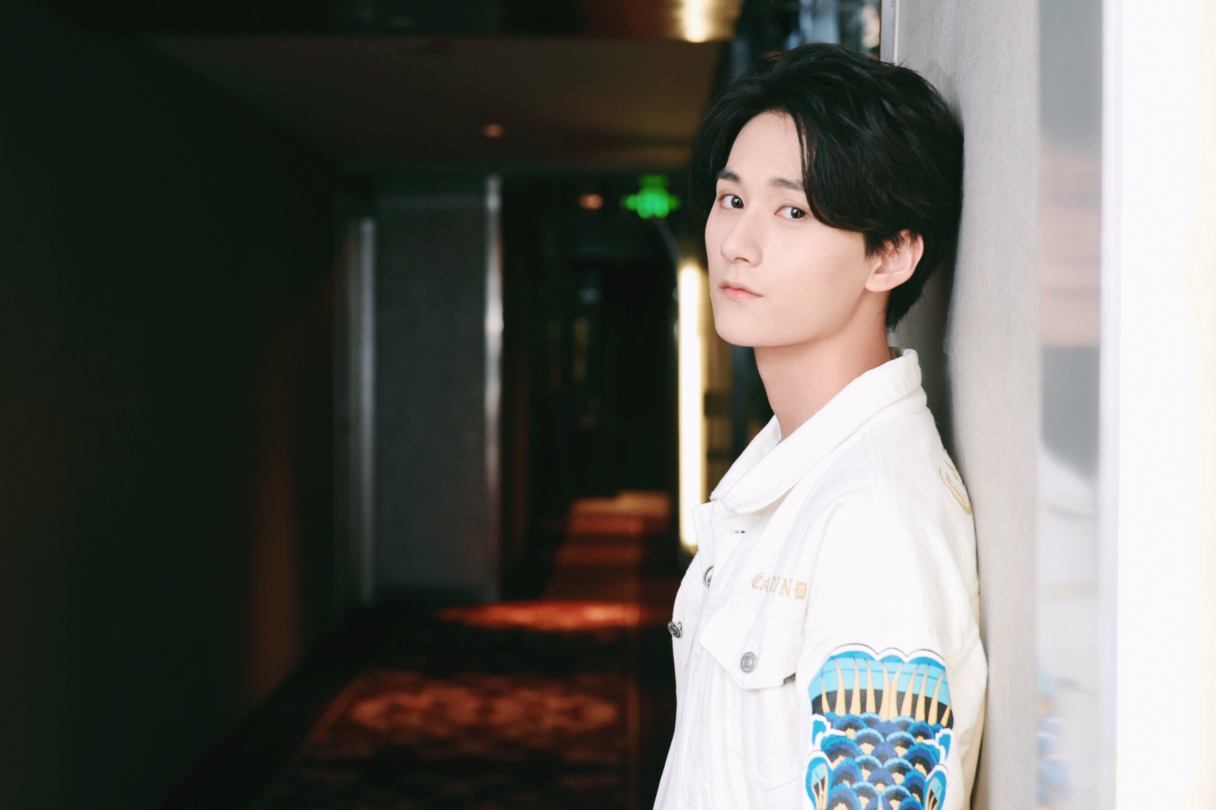 打开凤凰新闻,查看更多高清图片由纪李参与主演的电视剧《陈情令》