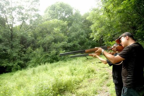 因看走眼 打猎误将同伴当野兔射杀__凤凰网