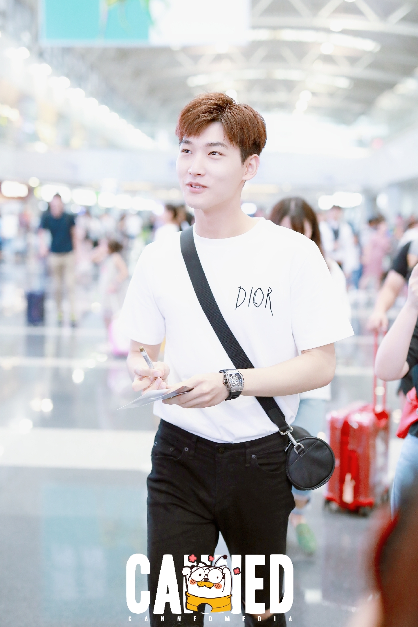 机场街拍:清新养眼的邢昭林