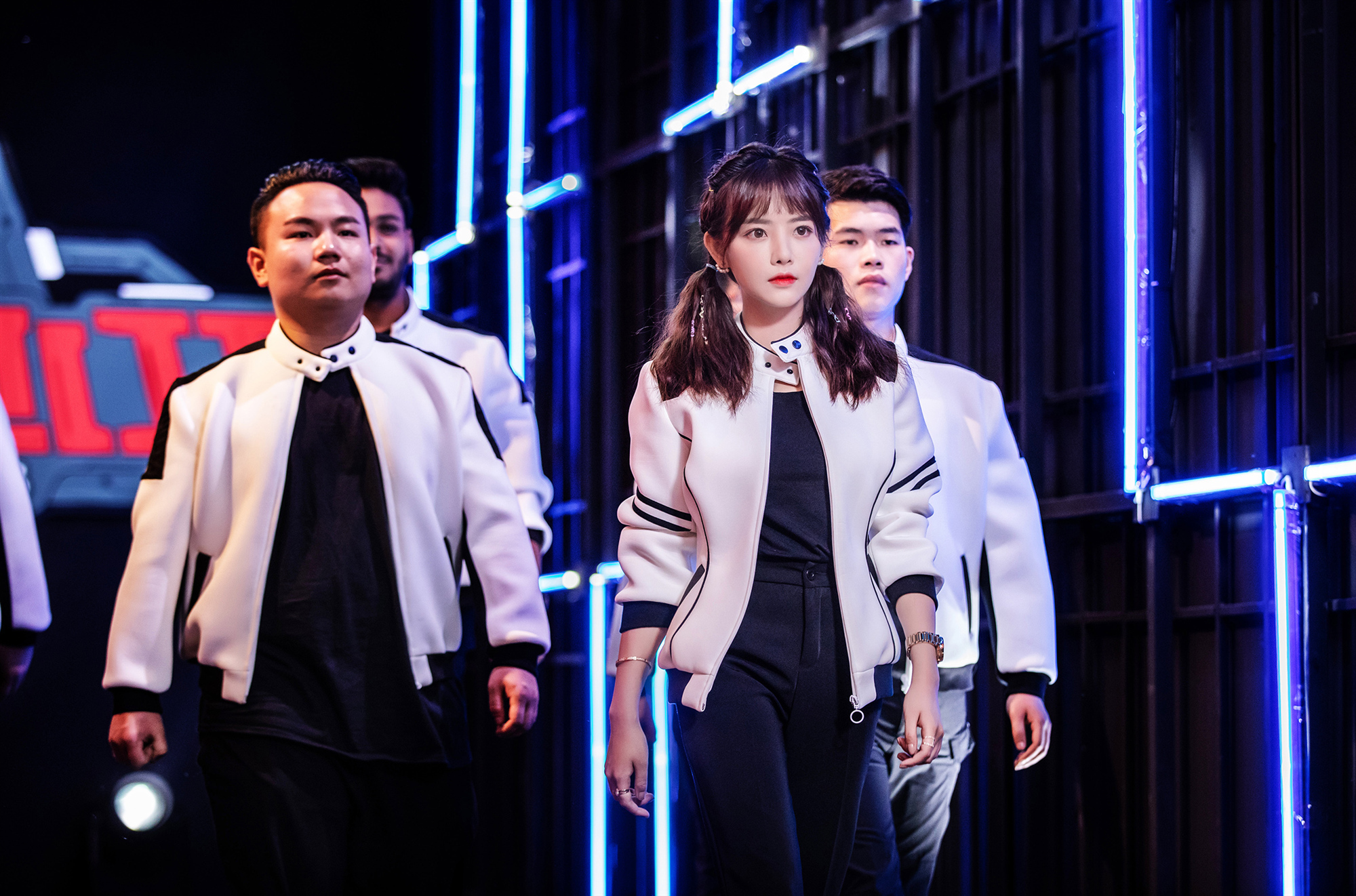 坐拥甜美与佛系的双面少女朱容君在《铁甲雄心2》的舞台上玩兵法