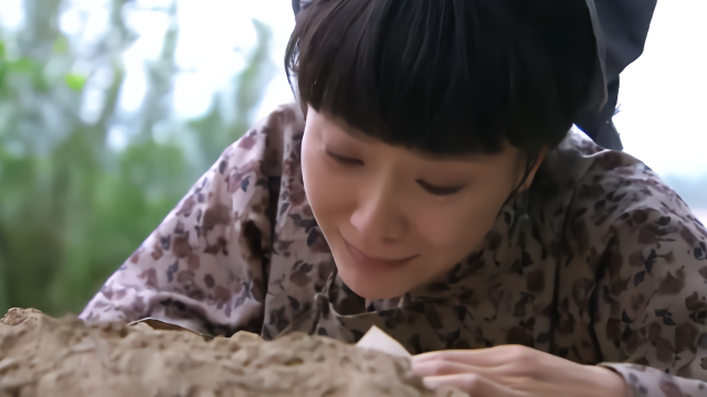 铁梨花 :凤儿尽管悲痛欲绝,但她为了两个儿子,必须坚强的活着