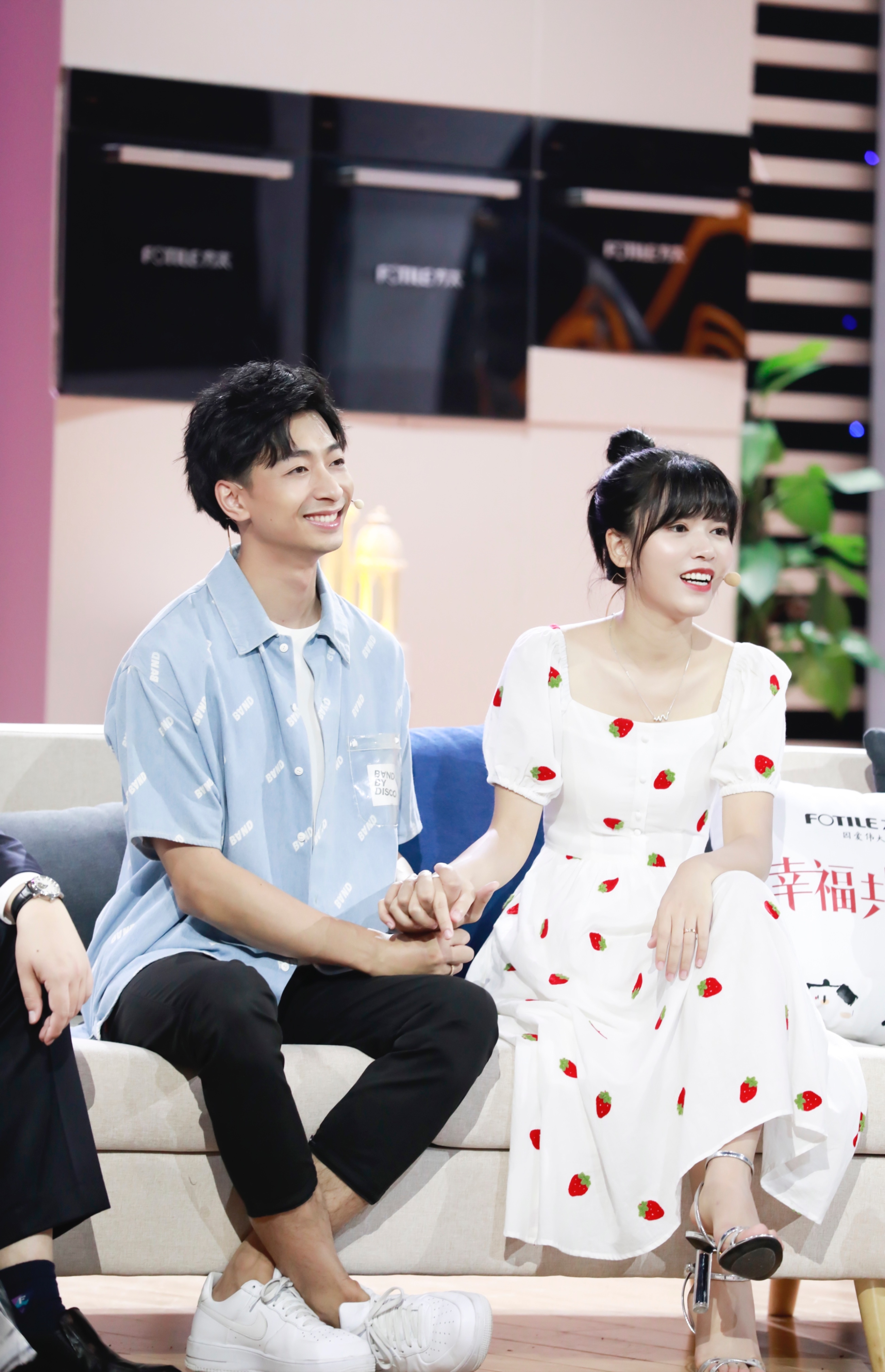 左立熊小玥《爱的旅行》催泪对视 月历夫妇变羊驼铲屎官__凤凰网