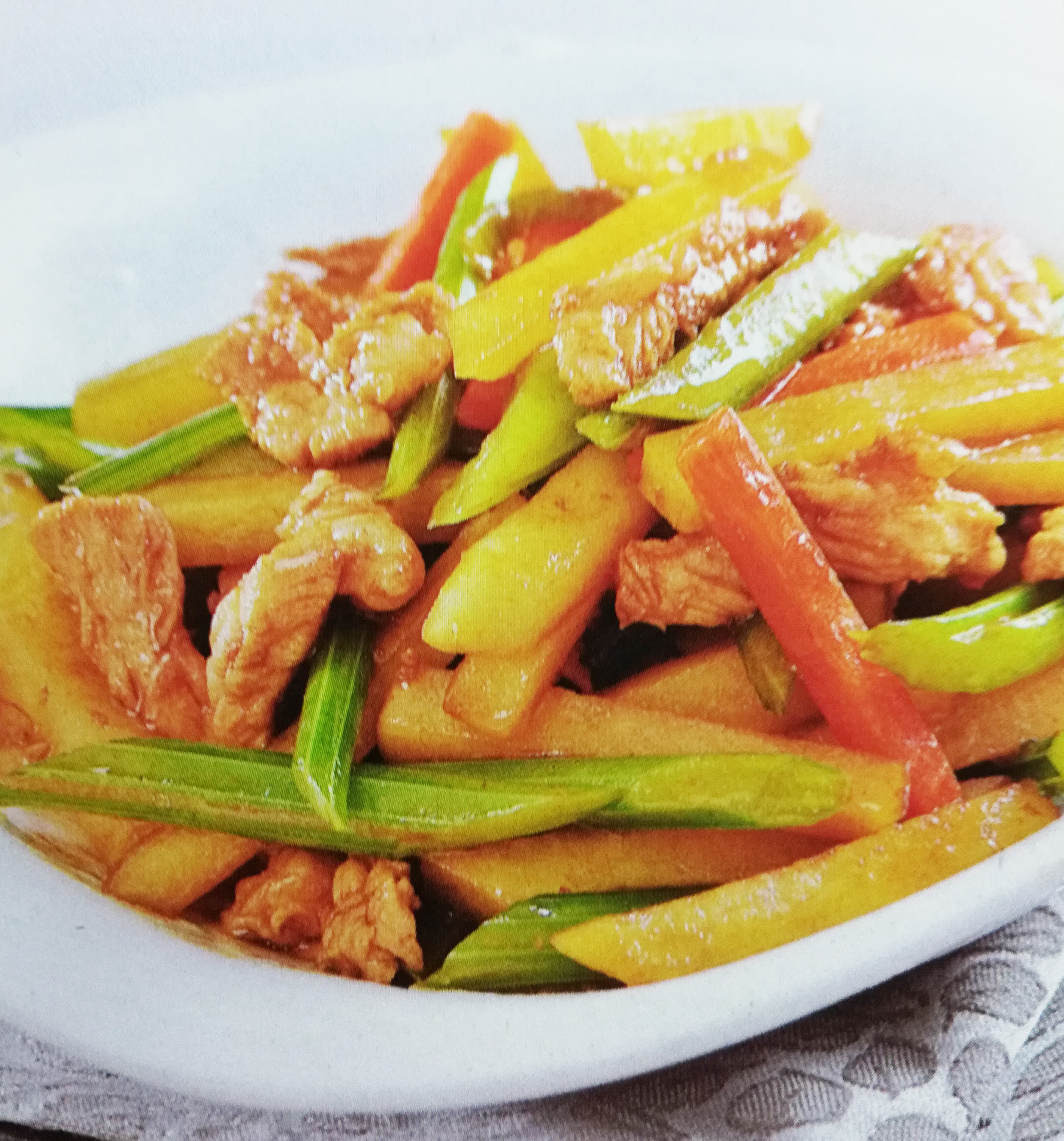 分享一道超级简单的家常菜,色香味俱全,好吃不贵__凤凰网