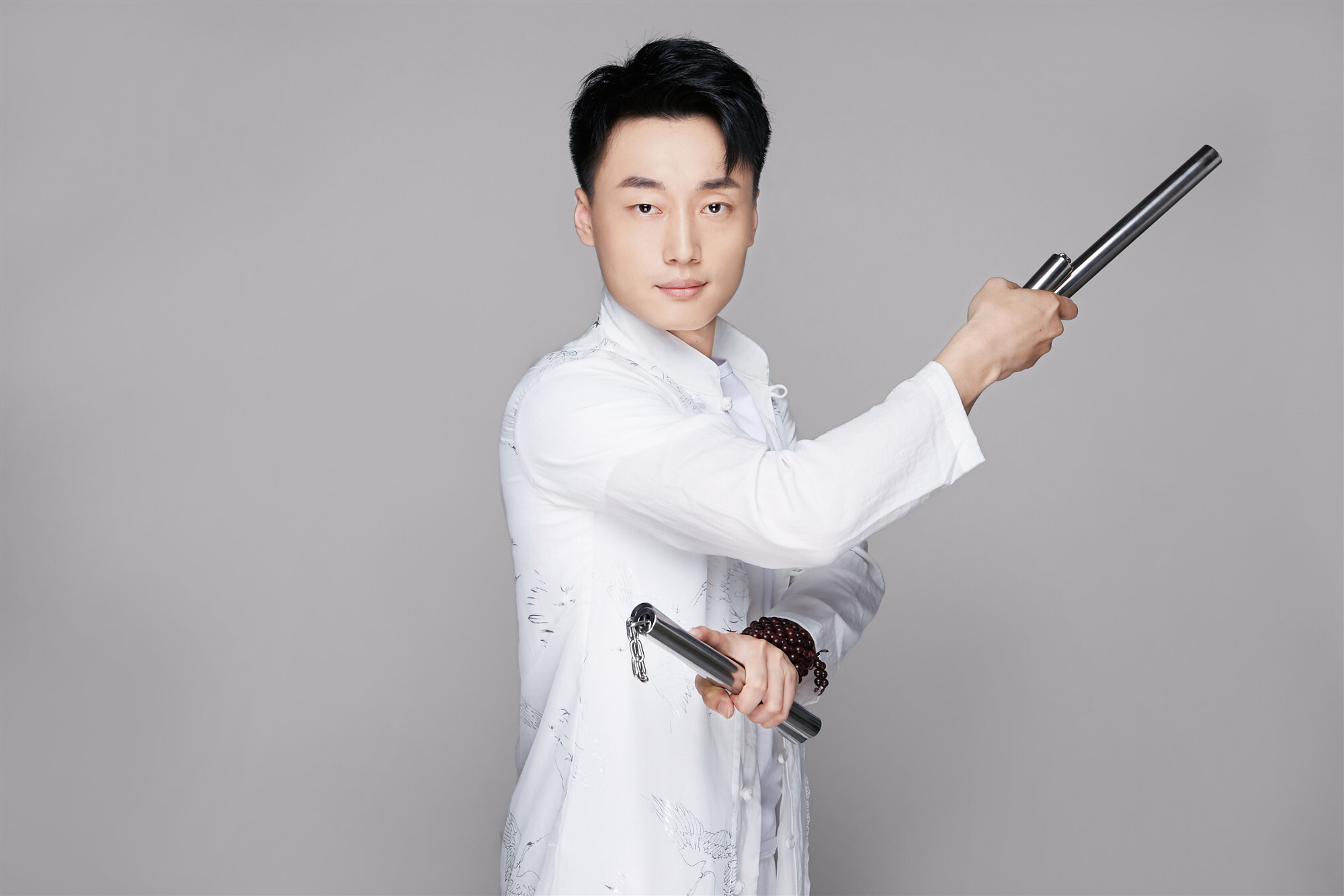 李世杰现身青岛崂山拍摄新代言双节棍冠军棍王