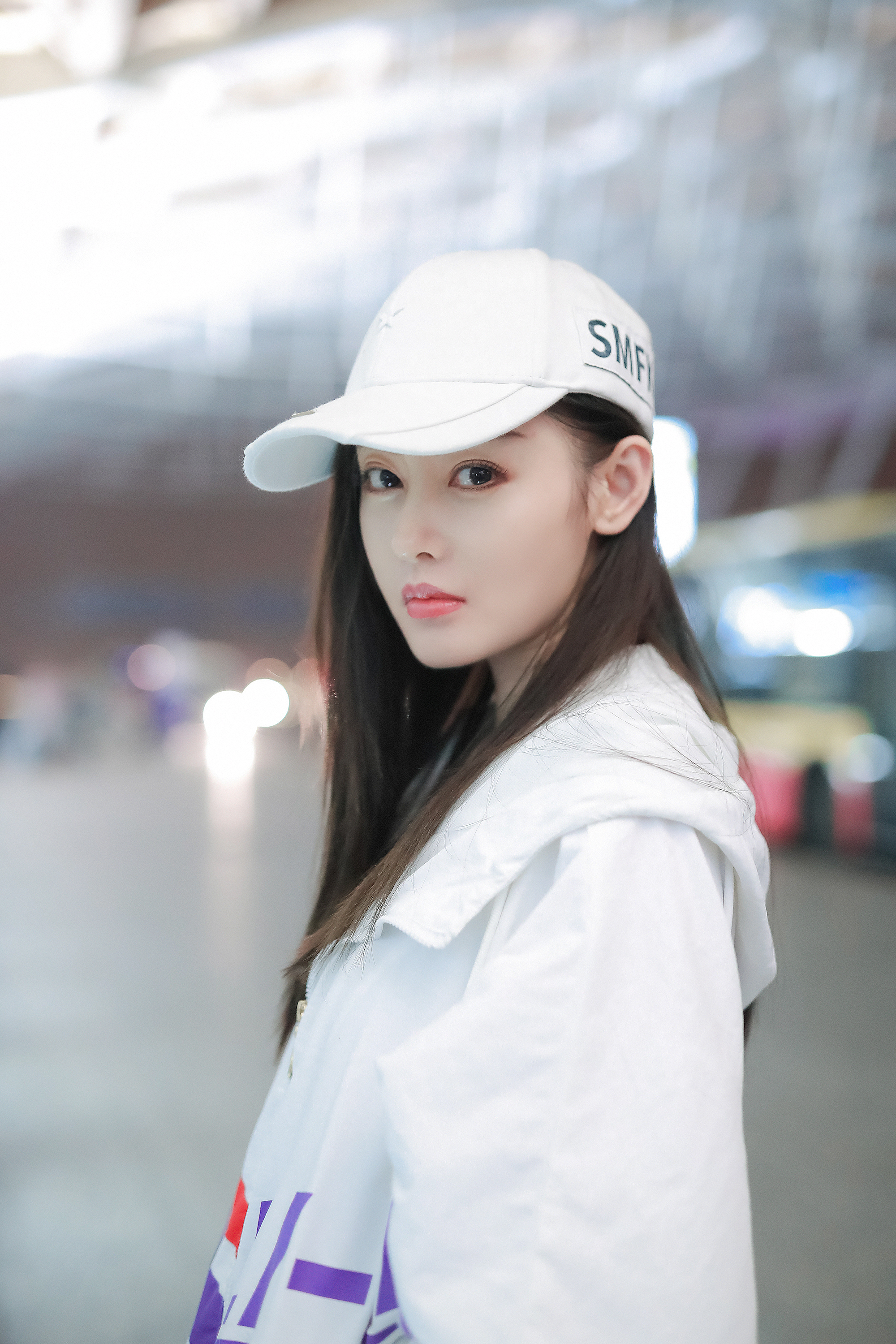 张天爱运动风现身机场 开启西甲之旅