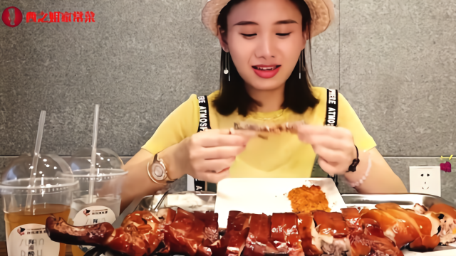 美女烤大虾烤乳猪串串每个都好吃美味