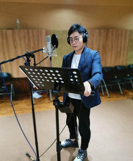 张明敏32岁儿子近照曝光长相酷似老爸已进军歌坛