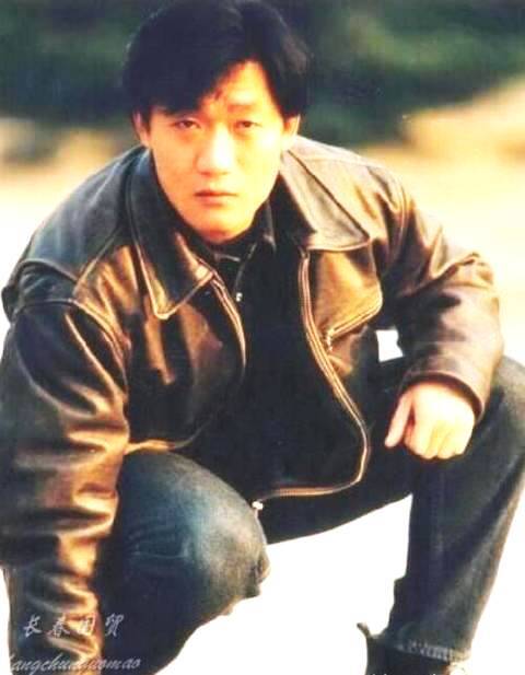 56岁歌手谢东近照曝光,身材明显发福,长相越来越像他父亲__凤凰网
