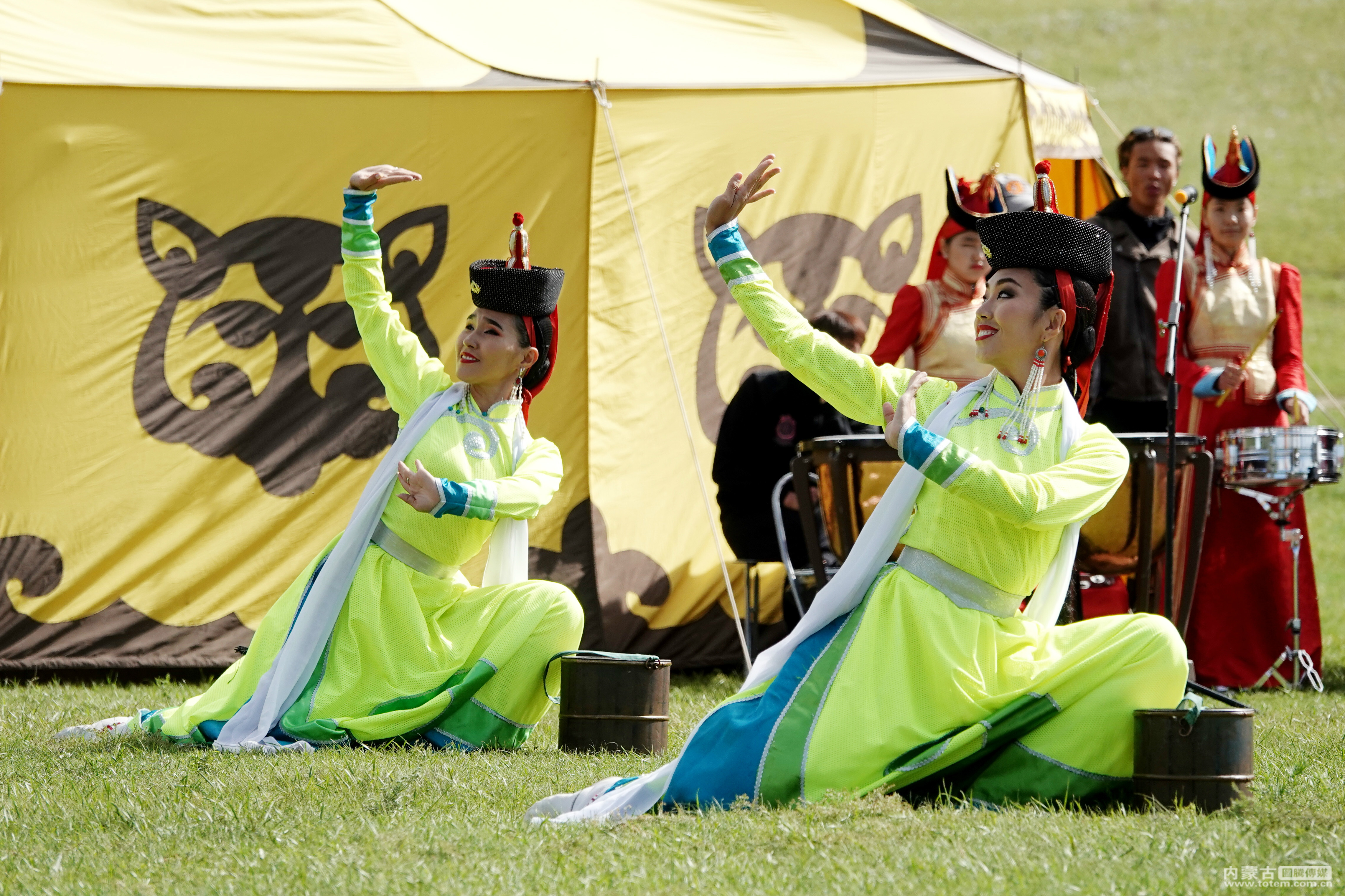 传播友谊之光的使者乌兰巴托举办小型那达慕