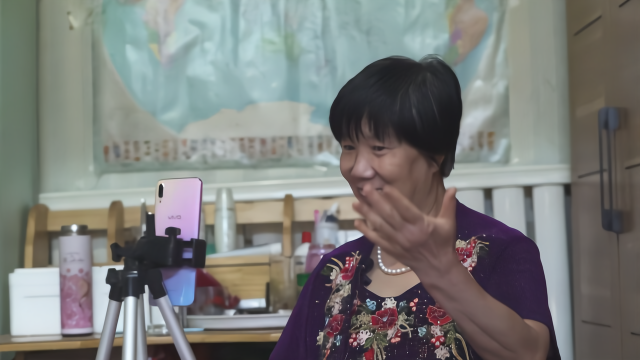 农村大妈玩直播成网络红娘2年帮700多人脱单不收一分钱