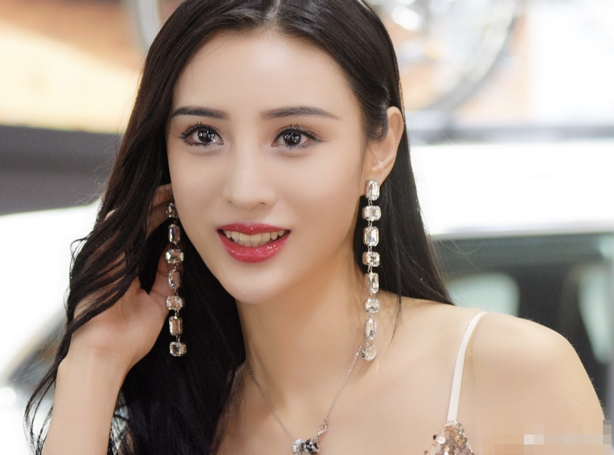 真人版焰灵姬请来车模吴春怡出演高度还原动漫特别是身材也太好了