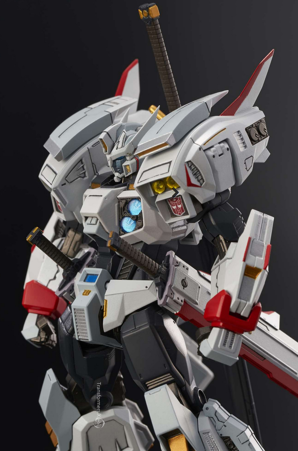 变形金刚动漫人物博派汽车人古战术持双武士巨剑漂移