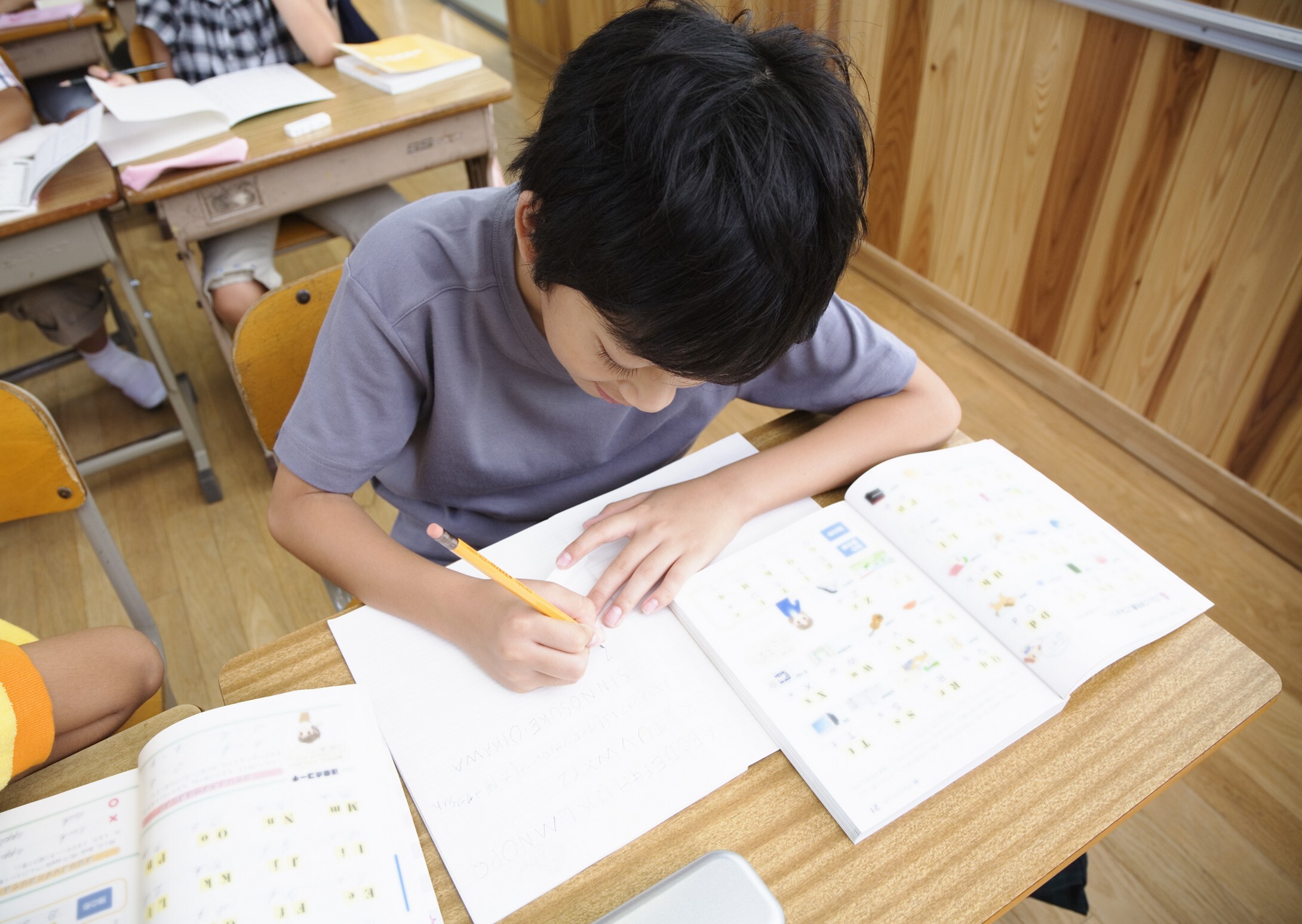 第三点是适当的给点压力,让小学生内心有学习追赶和超越的急迫感.