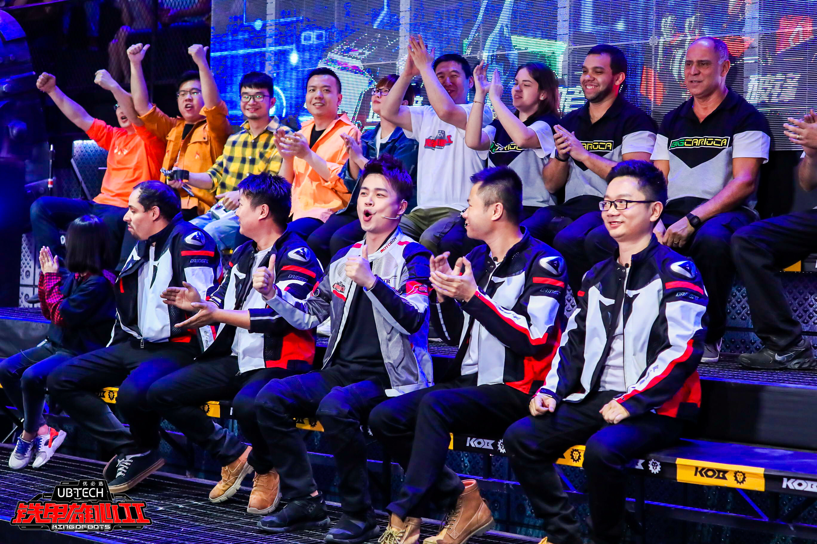 《铁甲雄心》平民铁甲梦感动全场 用梦想的力量点燃激情__凤凰网