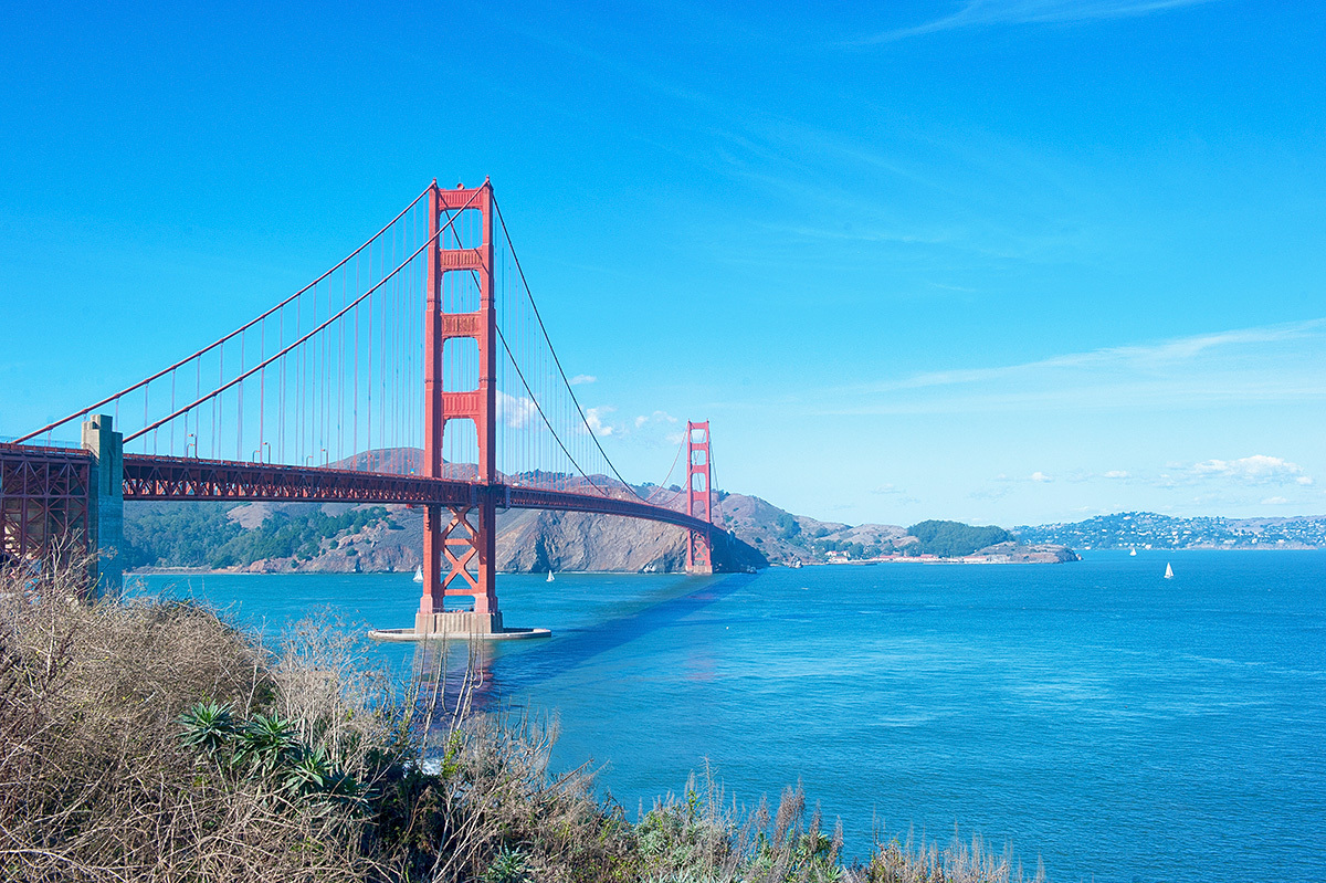 美国著名的金门大桥，电影中被摧毁无数次，现实中却是座自杀之桥__凤凰网, image size:1200x799