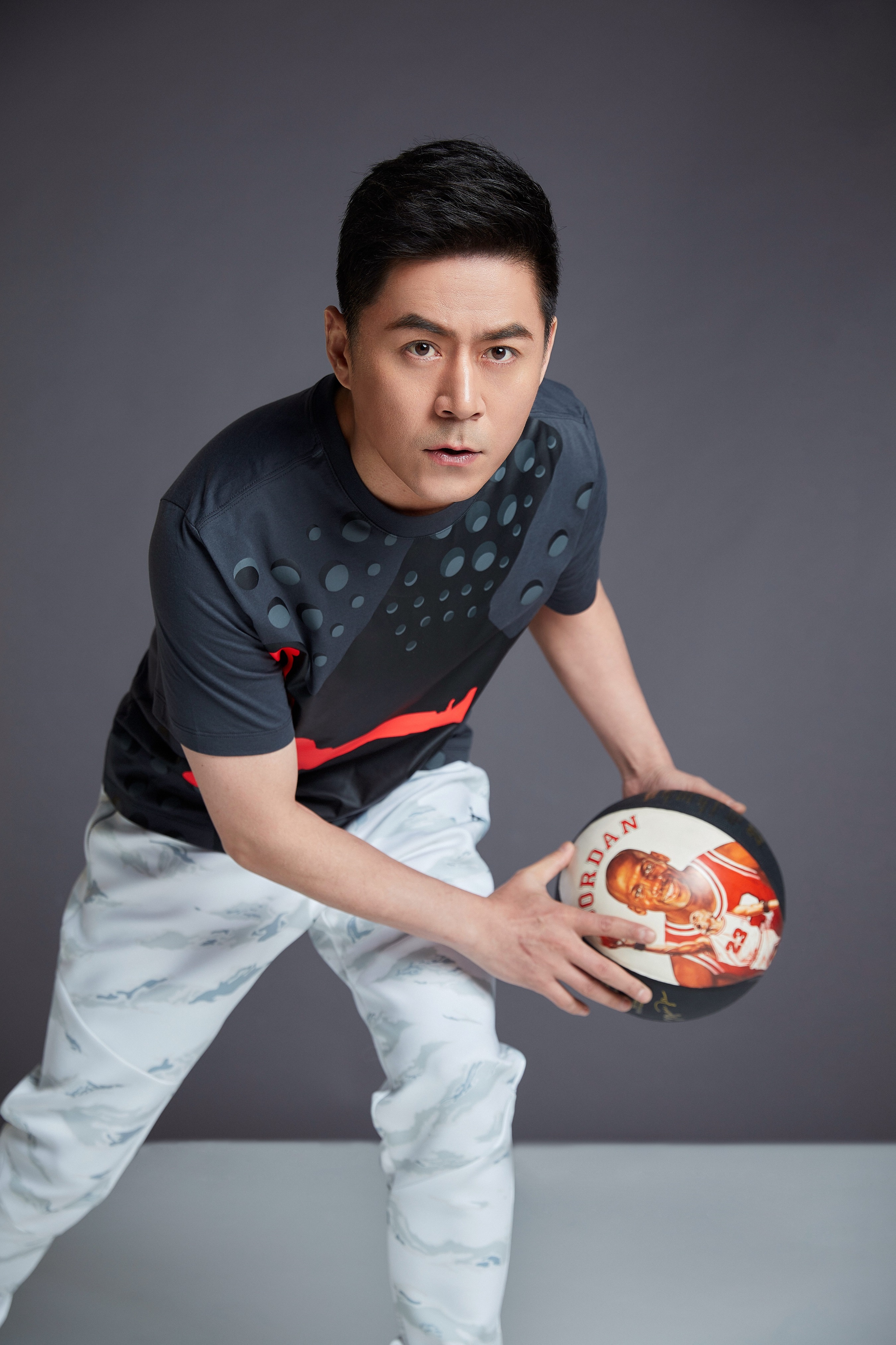 常铖秋季凉爽写真曝光 玩酷另类热血篮球迷上线__凤凰网