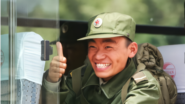 马蓉晒炒面大叔照片讽刺王宝强:不要脸还在卖惨