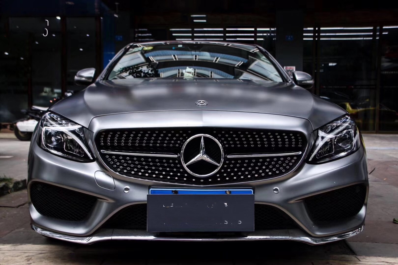 这个颜色让奔驰c200更具战斗力银钛灰的确是颜色中的战斗色