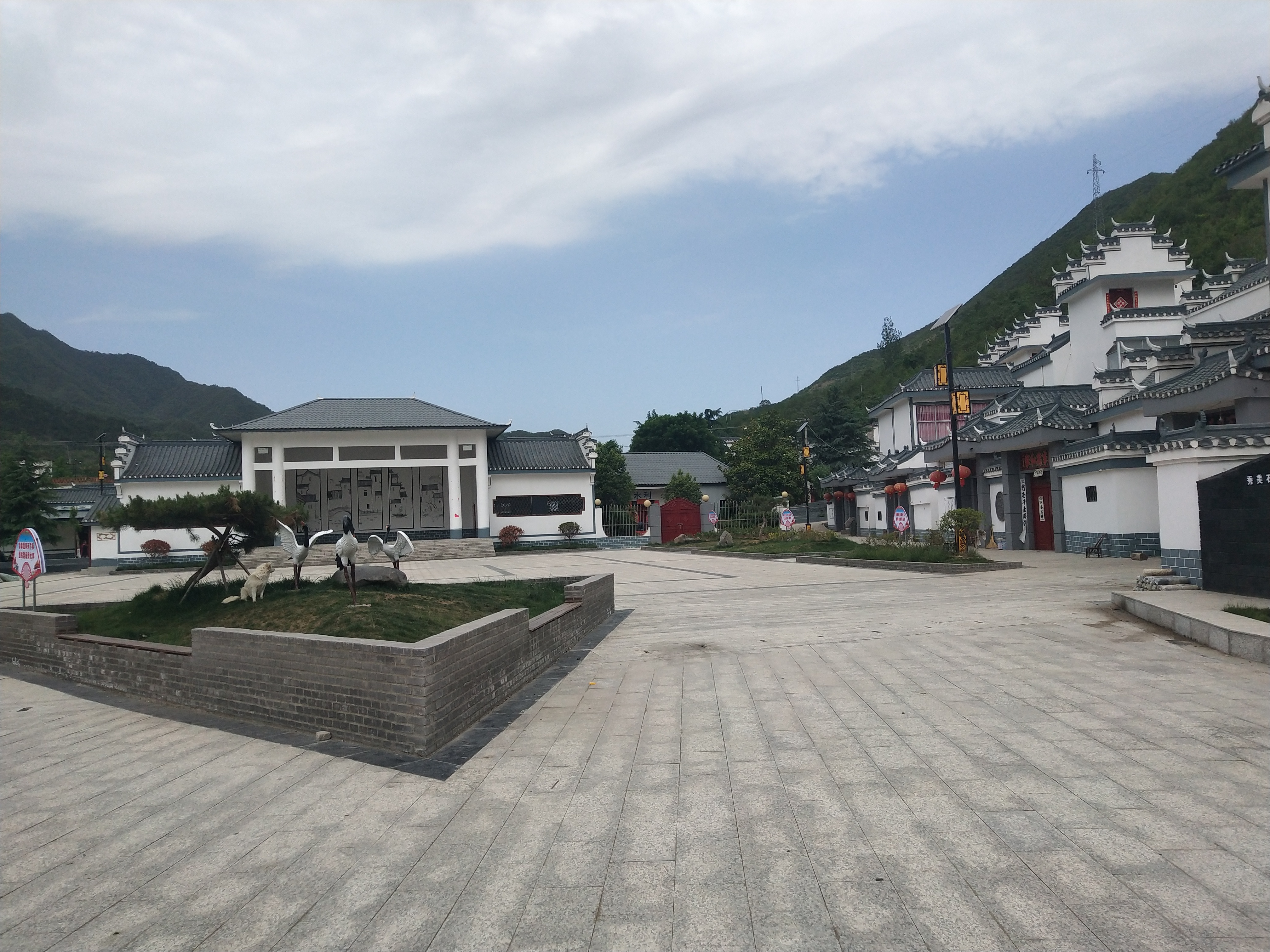西峡县石界河镇:老年组合让五保老人搭上"幸福快车"__凤凰网