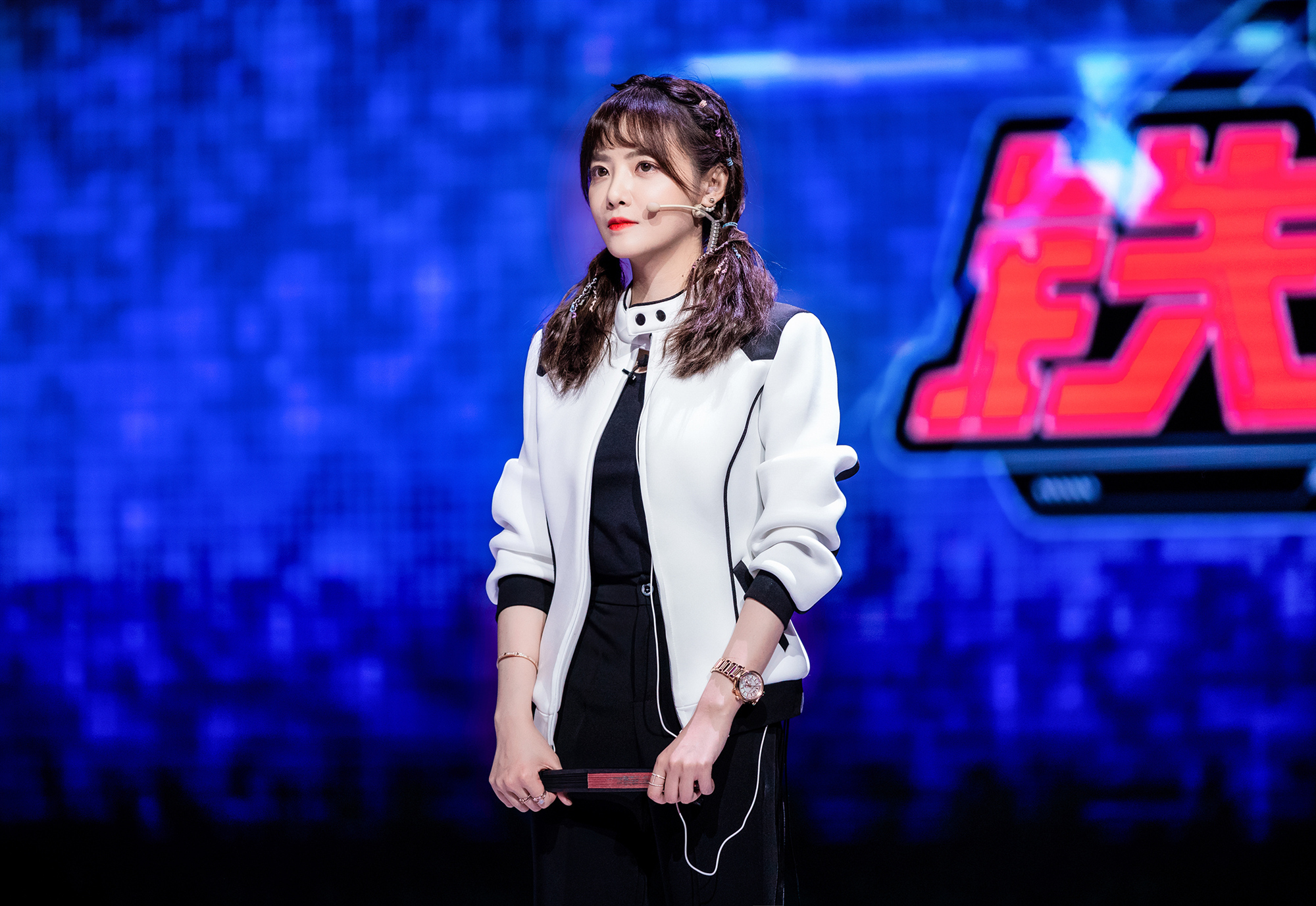 朱容君《铁甲雄心2》守护队友初心 拥抱送别"小恐龙"__凤凰网