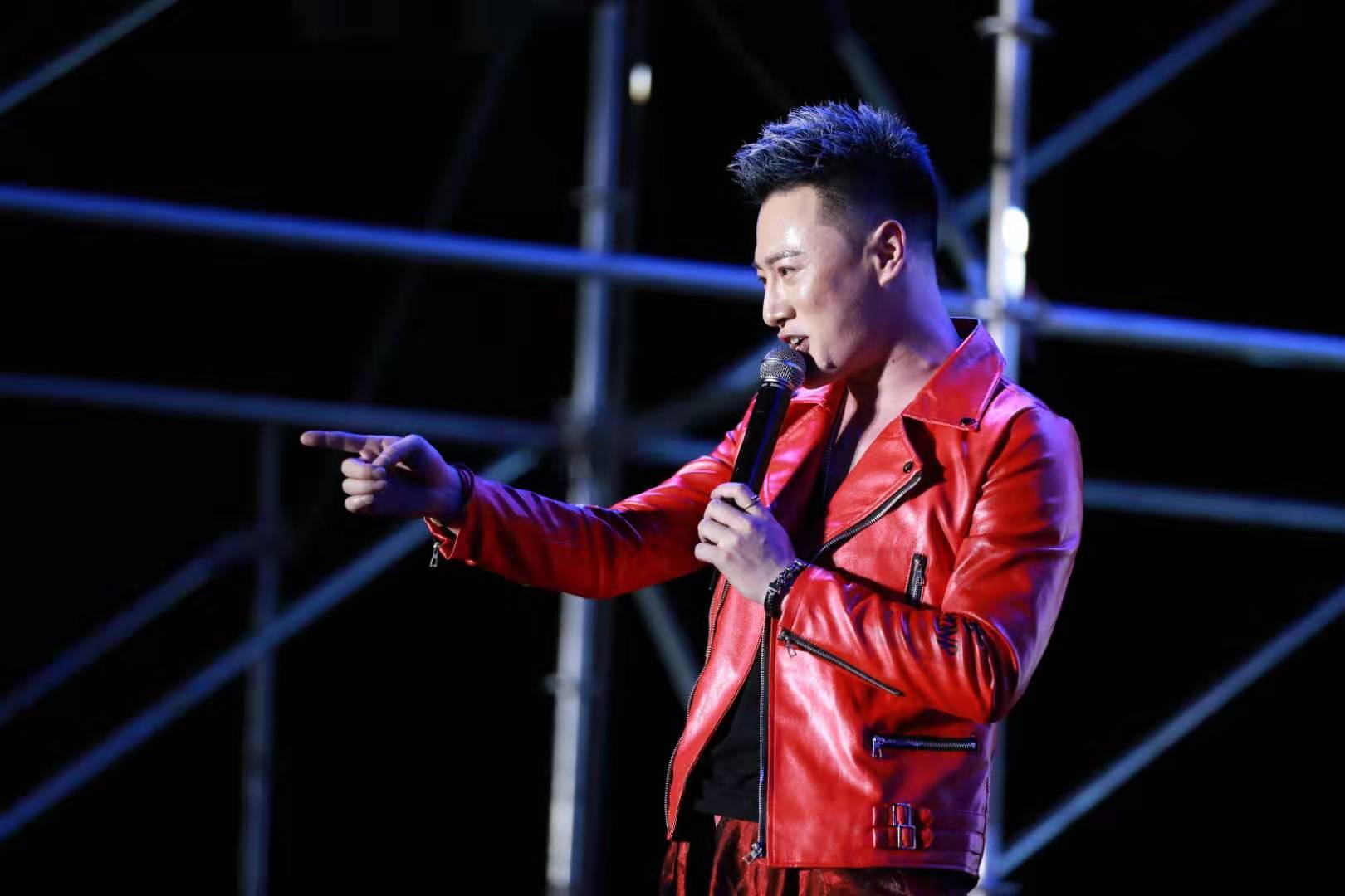 《红夏夏》的千人共舞 白嘉峻的音乐狂欢