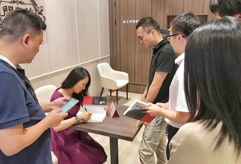 三峡女作家王玲儿新书分享会在汉举行__凤凰网