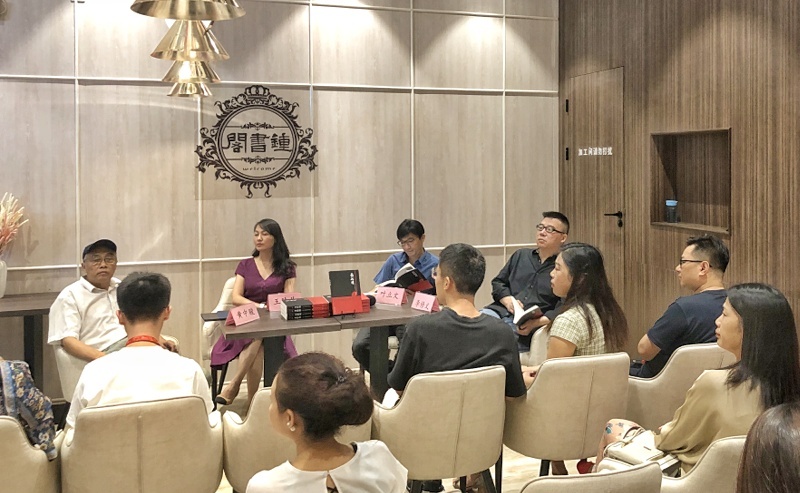 三峡女作家王玲儿新书分享会在汉举行