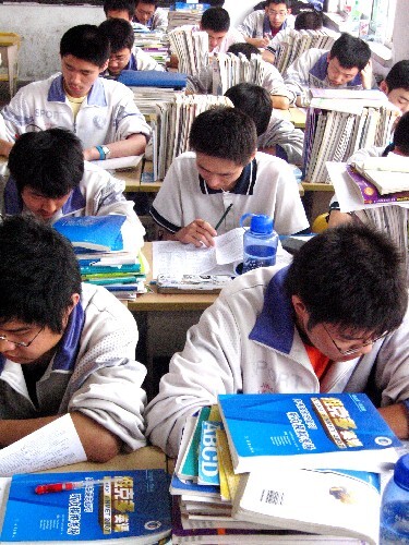 高中生如何调整心理压力,解决不好成绩会很惨!