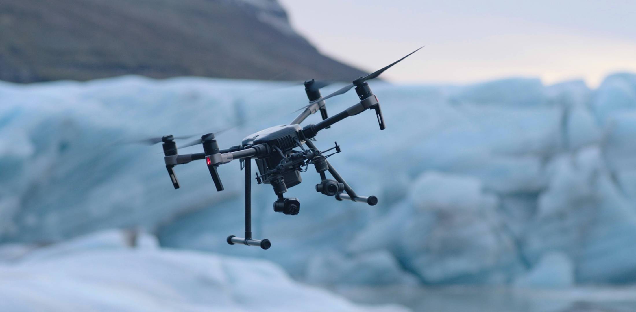 中国无人机开启空战模式:16平米大网喷射而出 空中之敌束手就擒