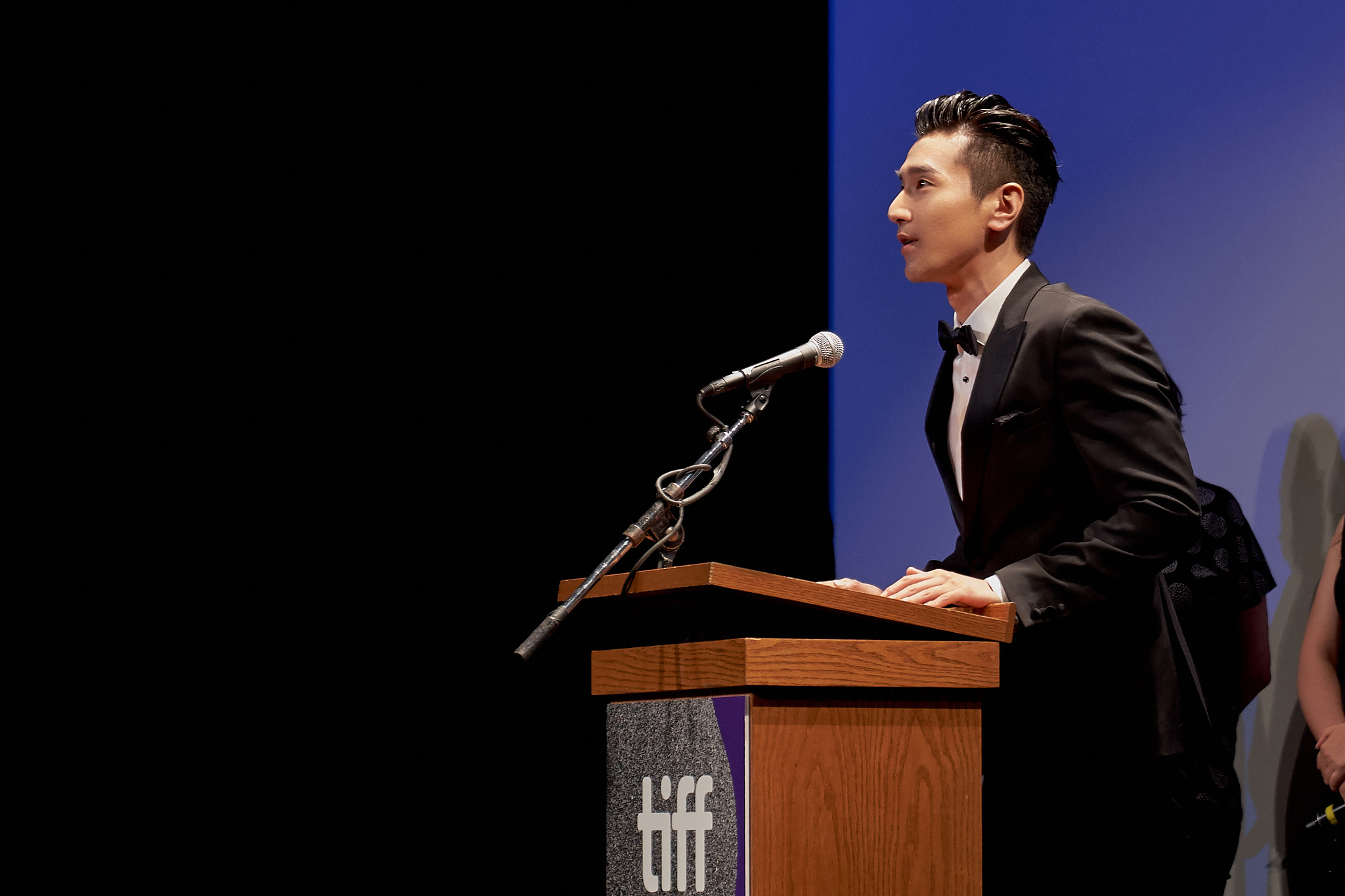 赵又廷《兰心大剧院》亮相电影节 与巩俐萌吃爆米花