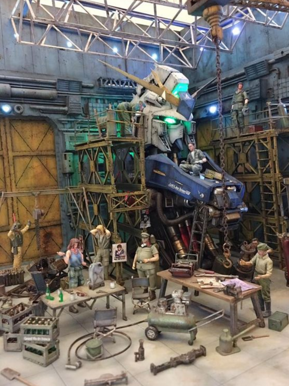 高达机甲漫画场景再现重涂战损版重塑实景