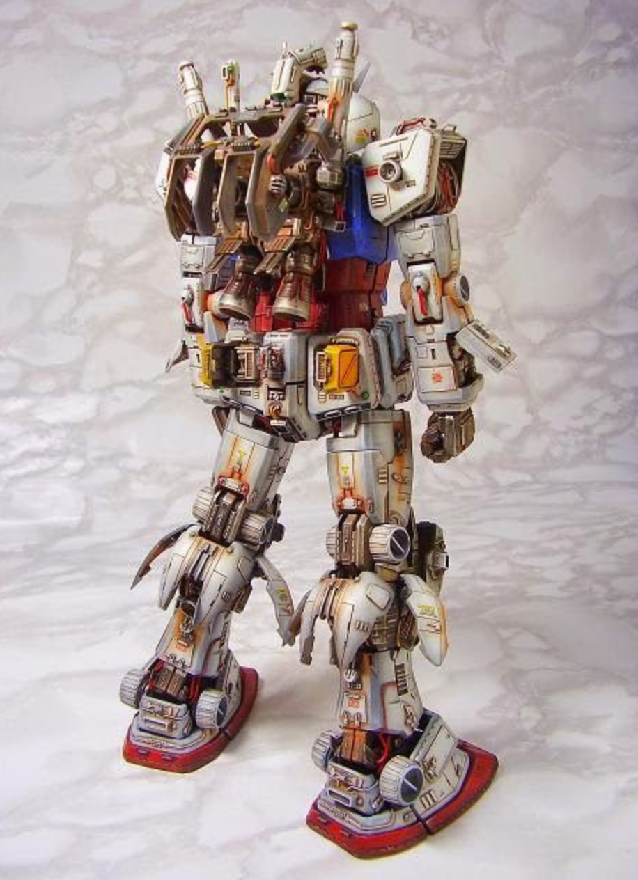 高达机甲模型细致涂装的勾线与做旧全身背部.