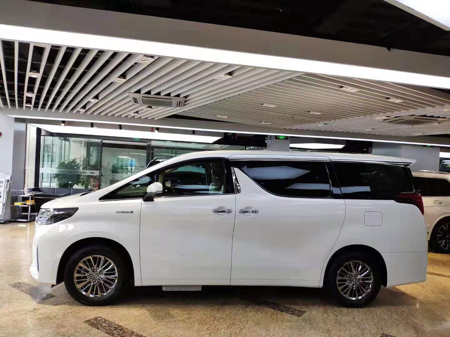 明星保姆车,丰田埃尔法