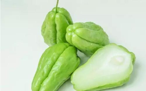 长势特别好,一下子收获了上百个瓜,下面听凡凡来分享下种植佛手瓜的