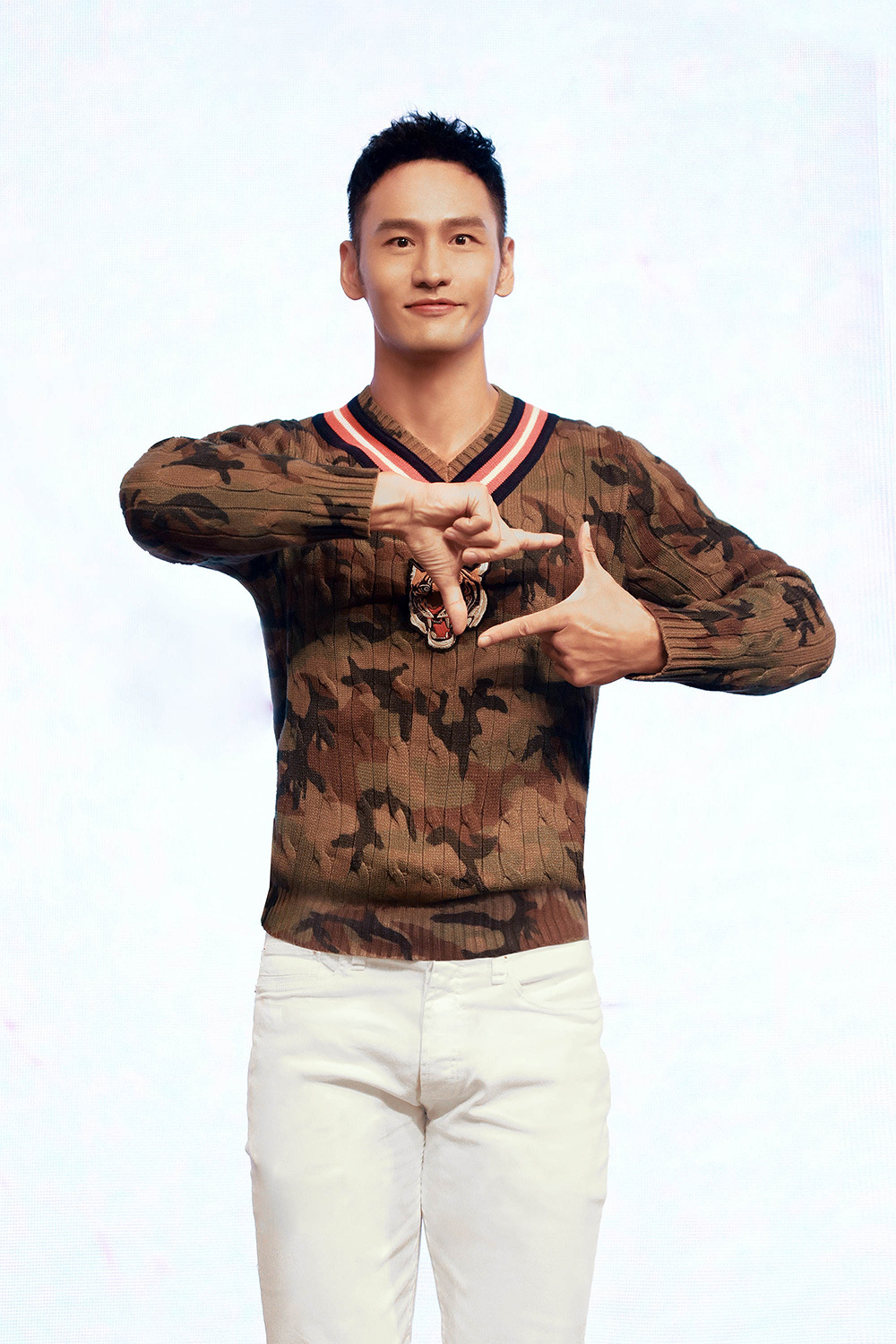 顾佑明出席活动为祖国点赞热情活力传递正能量