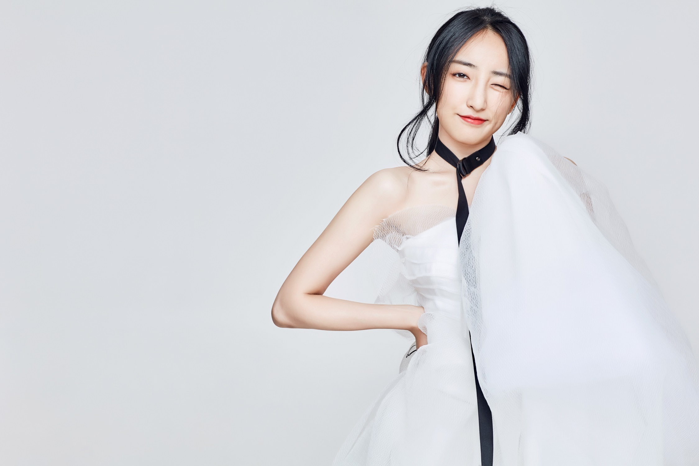 电视剧《我待生活如初恋》曝海报 曲凌子挑战难度与张嘉译合作"父女档