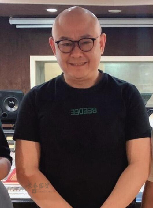 歌手刀郎近照曝光,顶光头身材发福判若两人